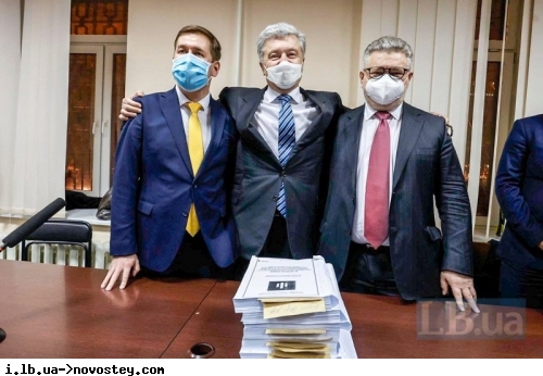 Петр Порошенко с адвокатами Игорем Голованем и Ильей Новиковым