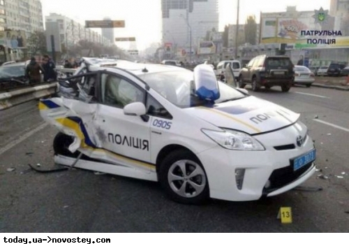 Украинские полицейские в 2021 году разбили более 500 автомобилей 