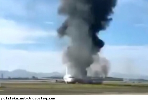 На борту было 113 пассажиров: огонь охватил самолет прямо в аэропорту, кадры катастрофы в Китае