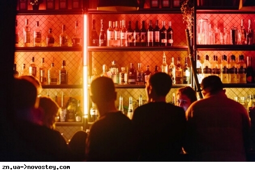В Киеве увеличили время продажи алкоголя в ресторанах и кафе