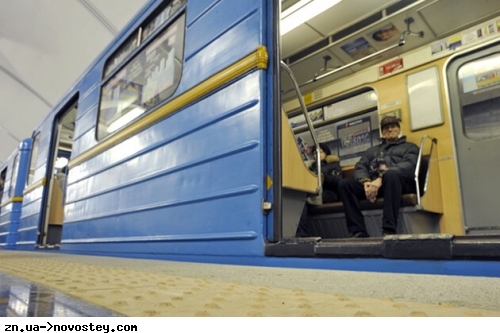 Поезда в киевском метро стали ездить чаще, для пассажиров открылась станция 
