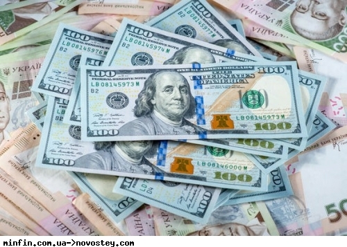 Украинцы несут деньги в банки. Объем средств, размещенных физлицами на счетах, вырос до 769,5 миллиарда 