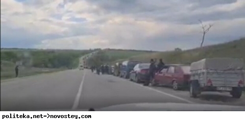 Ни домой, ни выехать: в Запорожской области оккупанты заблокировали тысячу машин с семьями и детьми