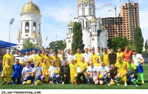 Ветеранская сборная Украины по футболу провела матч со сборной ВСУ