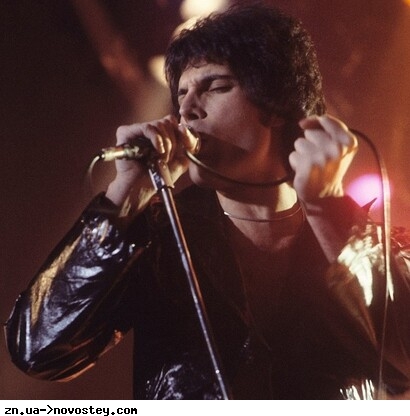 Группа Queen анонсировала выход неизданной песни Фредди Меркьюри