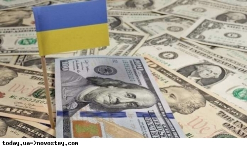 Курс валют изменится: украинцам посоветовали хранить сбережения в долларах 