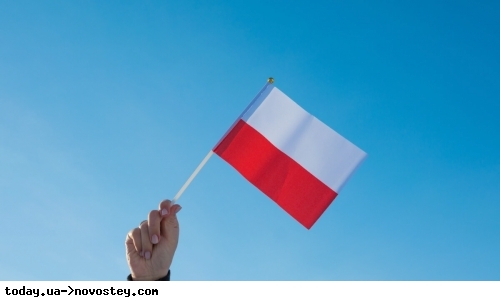 Украинских беженцев в Польше обязали платить налоги: о каких суммах идет речь