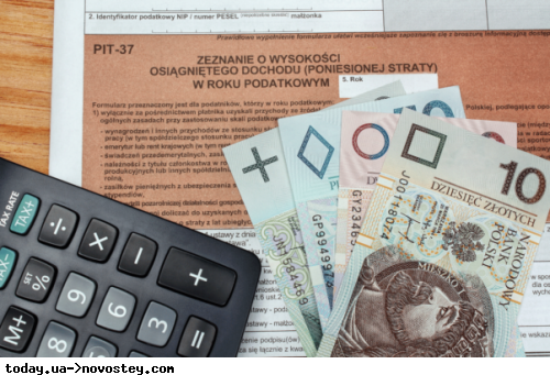 Украинских беженцев в Польше обязали платить налоги: о каких суммах идет речь 