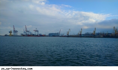 Стало відомо, скільки цивільних суден заблоковано у портах Одещини