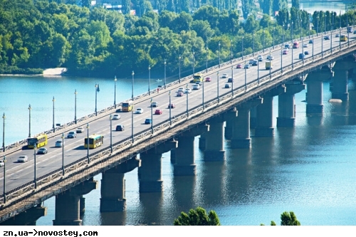 У Києві відкрили ще два мости та запустили нові маршрути громадського транспорту: список