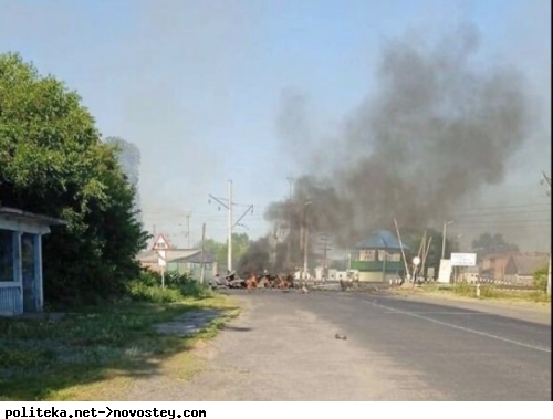Військове авто з боєпрпасами потрапило у ДТП: почалися вибухи, перші подробиці