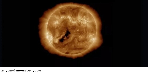 Гігантська пляма на Сонці подвоїла свої розміри за 24 години