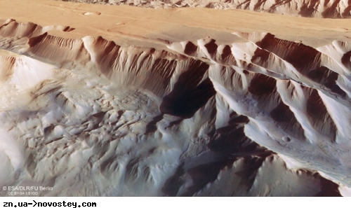 Апарат ESA зробив знімок «Великого каньйону» Марса