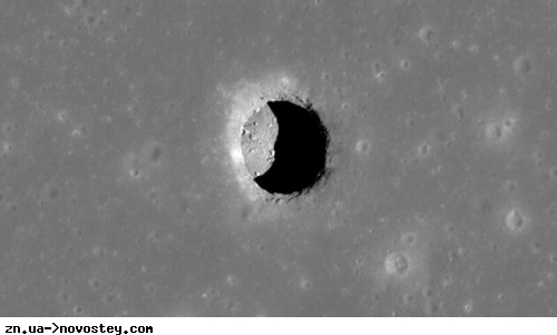 Апарат NASA знайшов на Місяці місця з комфортною для життя температурою
