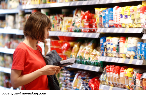 В українських супермаркетах знизилися ціни на крупи: де дешевше купити гречку, пшоно та макарони 