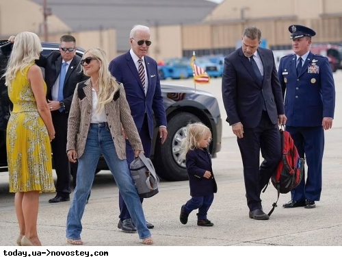 Копія Бориса Джонсона: маленький онук президента США Джо Байдена затьмарив усіх членів своєї відомої родини