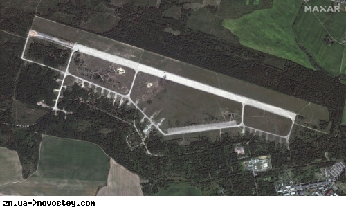 Вочевидь горів літак: Maxar опублікував нові знімки білоруського аеродрому «Зябровка»
