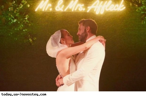 “Тягар минулого впав з плечей“: Дженніфер Лопес показала нові фото з весілля з Аффлеком 