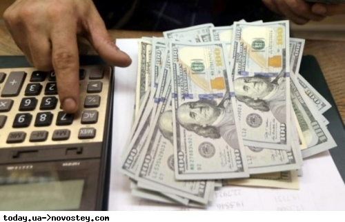 Долар в обмінниках сягнув вище 41 грн: скільки коштуватиме валюта в Україні на вихідних 