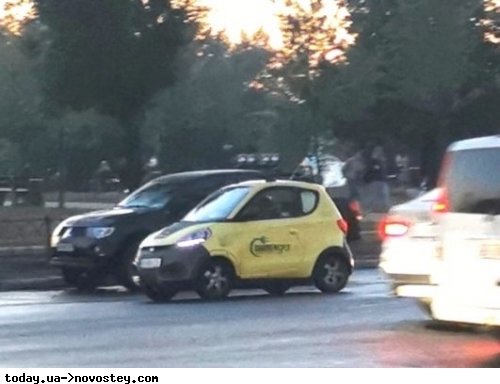 У Києві помітили незвичайний електромобіль 