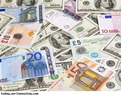 Дефіцит долара та євро: ПриватБанк обмежив суму видачі готівки з рахунків