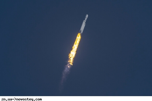 SpaceX вперше за три роки запустила найпотужнішу ракету у світі