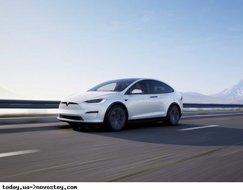 Tesla відкликає 40 000 електромобілів через гідропідсилювач керма