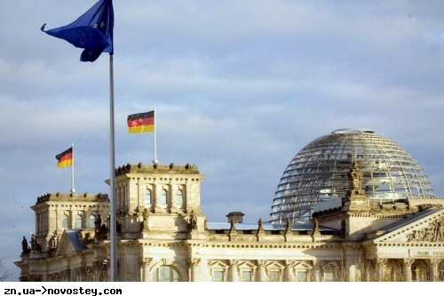 Німецькі депутати закликали Шольца покарати Угорщину за проблеми з демократією