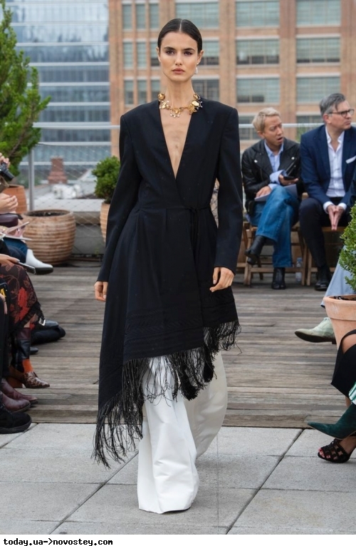 Сукня зі штанами: дочка Моніки Беллуччі показала найстильніший образ 2022 року