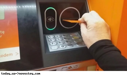 У Польщі запрацюють нові термінали для поповнення українських банківських карток: яка буде комісія 