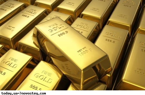 Світові банки масово скуповують золото: долар втрачає довіру 