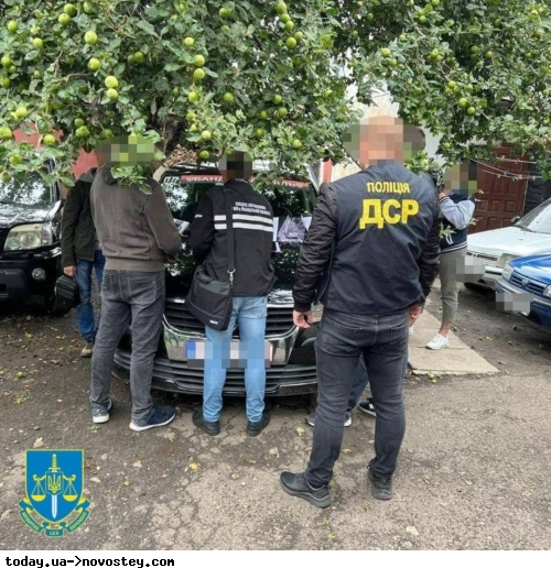 На Львівщині “волонтер“ продав чотири автомобілі, призначені ЗСУ