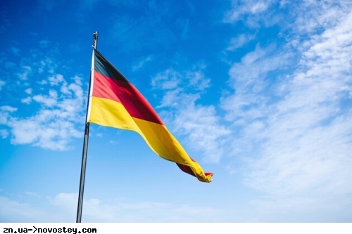 Німеччина передала Україні надводні безпілотники, спальні мішки та автівки «швидкої допомоги»