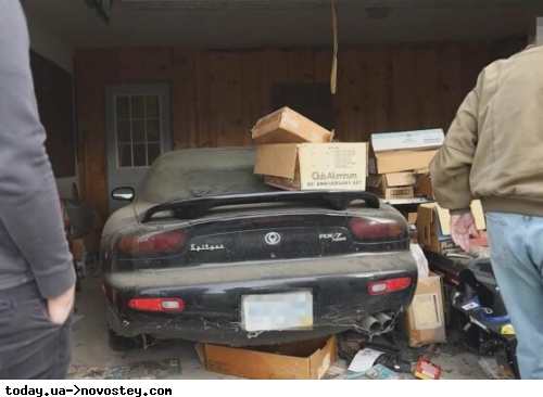 “Капсула часу“: у гаражі знайшли майже нову Mazda RX-7 1994 року 
