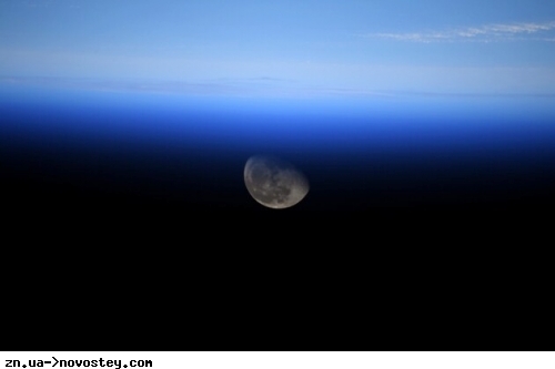 Рекордний молодик: Місяць підійде до Землі найближче майже за 1000 років