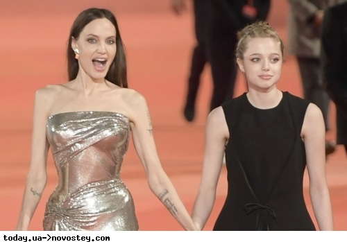 Поголена голова та міні-шорти: 16-річна дочка Анджеліни Джолі та Бреда Пітта змінила імідж 