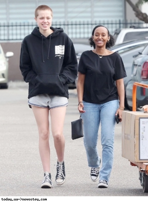 Поголена голова та міні-шорти: 16-річна дочка Анджеліни Джолі та Бреда Пітта змінила імідж 