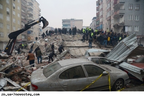 Число жертв землетрусу в Туреччині та Сирії збільшилось до понад 4,2 тисячі