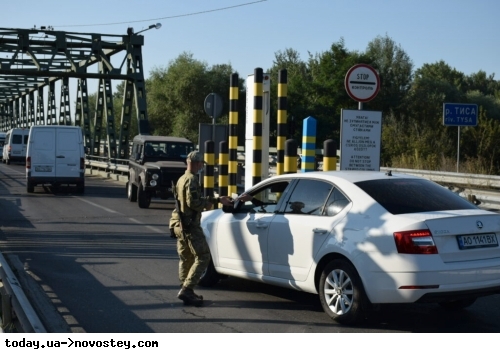 Українцям дозволять ввозити автомобілі за-за кордону без сплати податків: хто зможе скористатись такою пільгою