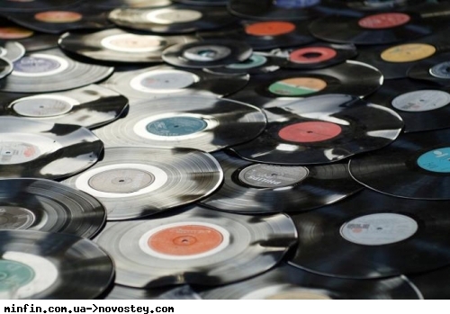 Вінілові платівки вперше з 1987 року перевищили продажі компакт-дисків 