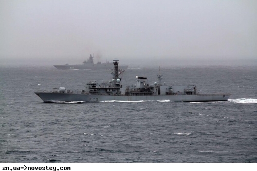 Королівський флот Британії пильнує за фрегатом і танкером росіян