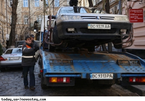 Не сплатив 76 штрафів за паркування: у Львові конфіскували Peugeot