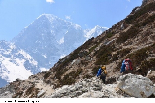 Еверест зберігає мікробів, яких викашлюють альпіністи