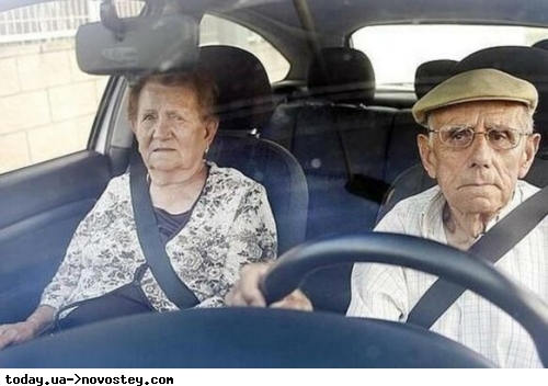 Літніх людей позбавлятимуть водійських прав: їм доведеться доводити свою здатність керувати автомобілем 