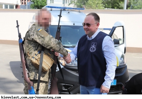 У Києві вилучені зброю та набої передали на потреби військових