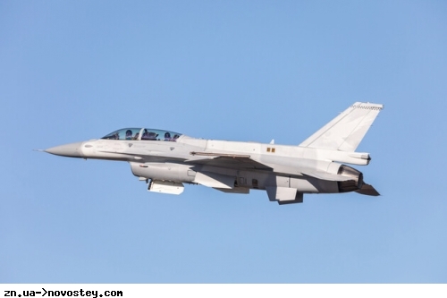 В уряді Польщі підтвердили початок навчань українських військових на літаках F-16 – ЗМІ