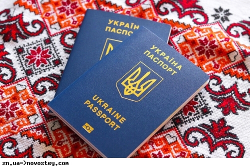 З оформленням паспортів за кордоном були проблеми. У МЗС України відреагували