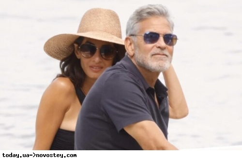 Вже зовсім дорослі: Джордж Клуні з'явився на публіці зі своїми двійнятами 