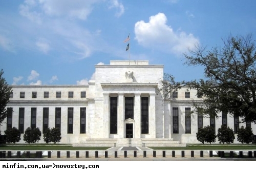 ФРС зобов'язала банки отримувати дозволи на операції зі стейблкоїнами 