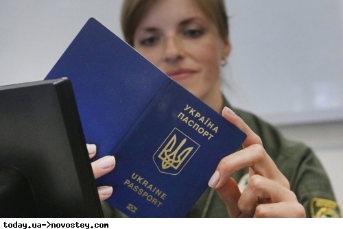 В Україні запустили нову послугу по оформленню паспортів: як отримати документ за інших членів родини